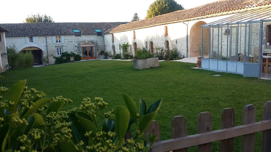 Les Hauts De Chalonne Le Gond-Pontouvre Exterior foto